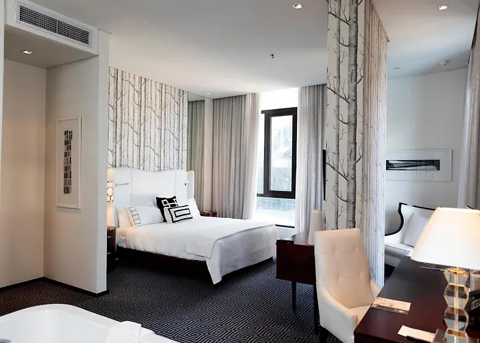 DAVINCI Hotel on Nelson Mandela Square