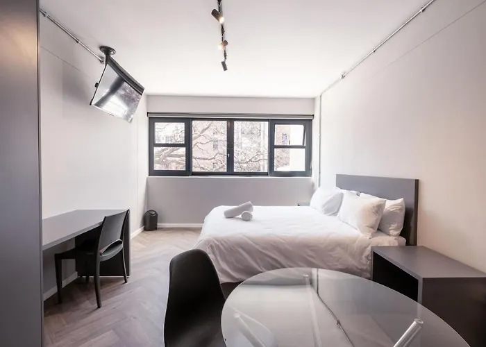 Cheap hotels Inn & Out Plus Rosebank