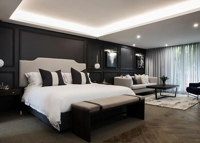 Pet Friendly hotel: Seven Villa Hotel & Spa